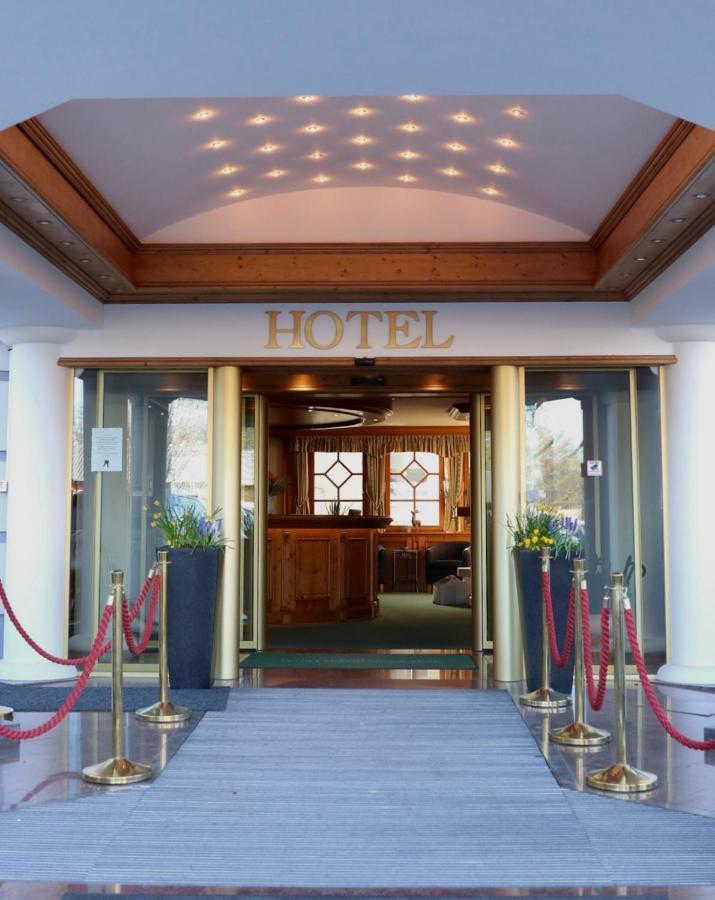 ホテル ウーテンバーガー ホフ ロイトリンゲン エクステリア 写真